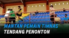 Meski sudah dilerai oleh polisi yang berjaga, Saktiawan masih mencoba menyerang penonton itu.