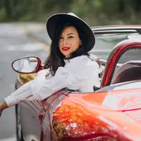 ilustrasi perempuan dewasa bahagia/senivpetro/freepik