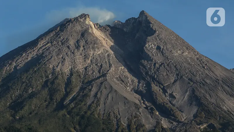 Memantau aktivitas Merapi