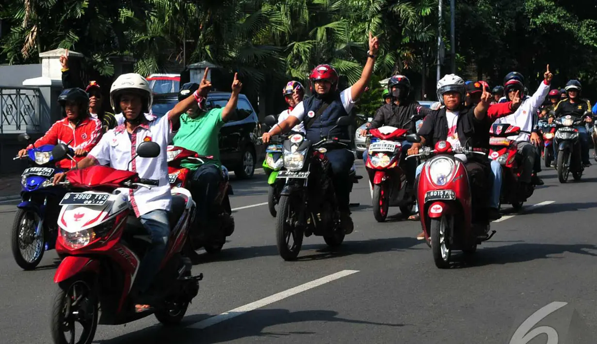 Presiden SBY sudah menghimbau untuk tidak melakukan konvoi hingga tanggal 22 Juli. Tetapi para simpatisan ini tidak menghiraukannya, Jakarta, Kamis (10/9/2014) (Liputan6.com/Johan Tallo)