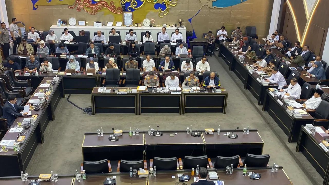 Kabareskrim Polri Komjen Pol Syahar Diantono saat mengikuti rapat penyusunan Rancangan Undang-Undang (RUU) tentang Pengaturan Reforma Agraria bersama Badan Legislasi (Baleg) DPR RI. (Liputan6/Ady Anugrahadi)