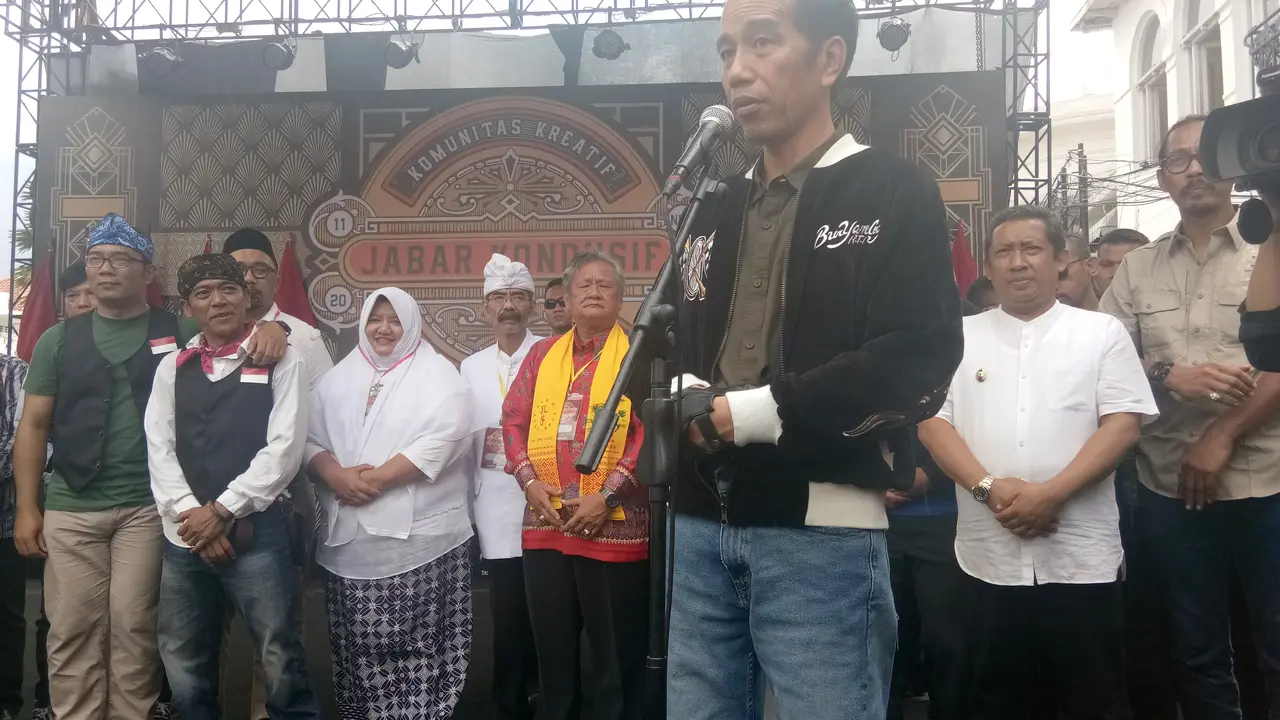 Presiden Joko Widodo (Jokowi) menyambut baik isi Deklarasi Jabar Kondusif. Jokowi menyebut provinsi Jabar bisa menjadi pelopor bagi ketenangan dan kondusifitas di Tanah Air.