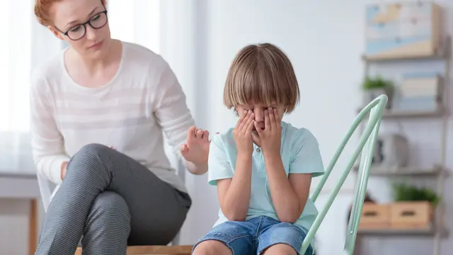 Anak menangis mogok sekolah (iStockphoto)