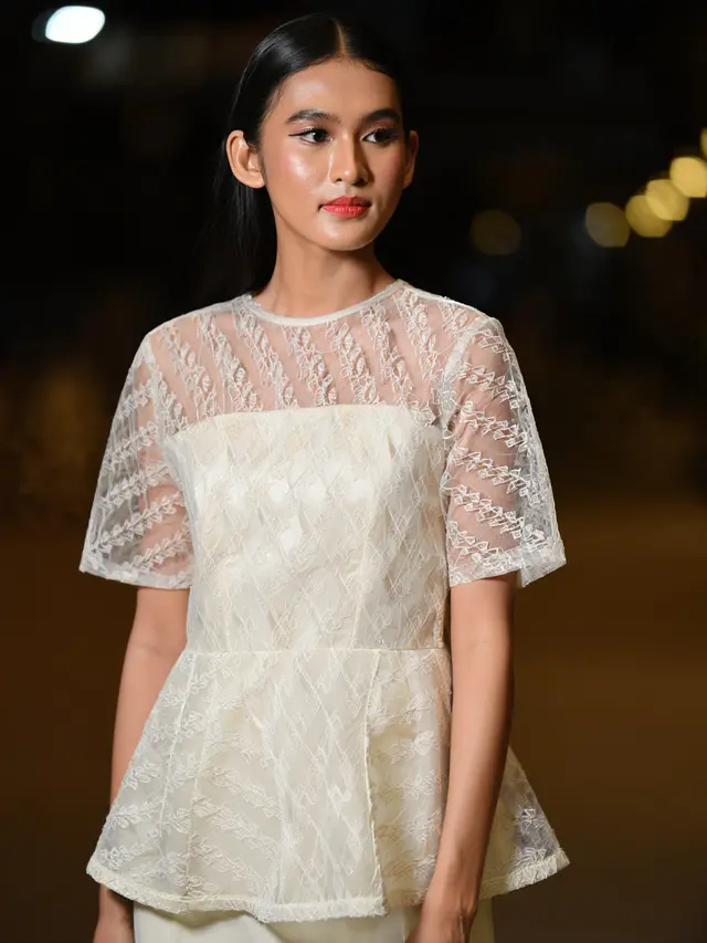 Model Batik Kombinasi Brokat Lengan Pendek Peplum