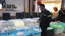 Barang bukti uang ratusan miliar rupiah dan emas 74 kg di Mapolda Metro Jaya, Jakarta, Jumat (10/7/2026). (KLY/ Budi Santoso)