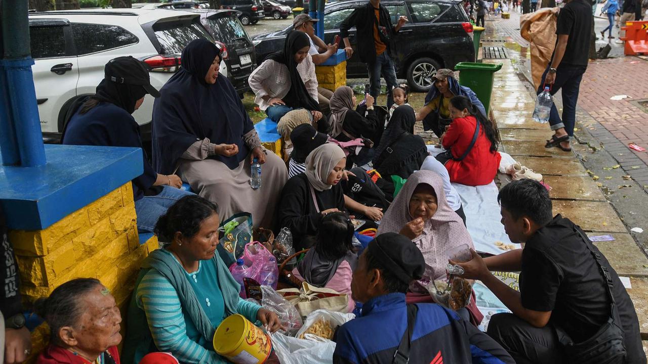 Ragunan Dibanjiri Puluhan Ribu Pengunjung di Hari Kedua Lebaran