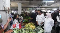 Presiden Jokowi dan Ibu Iriana berkunjung ke Pasar Petisah, Kota Medan, Sumatra Utara, Kamis (07/07/2022). (Foto: BPMI Setpres/Kris)
