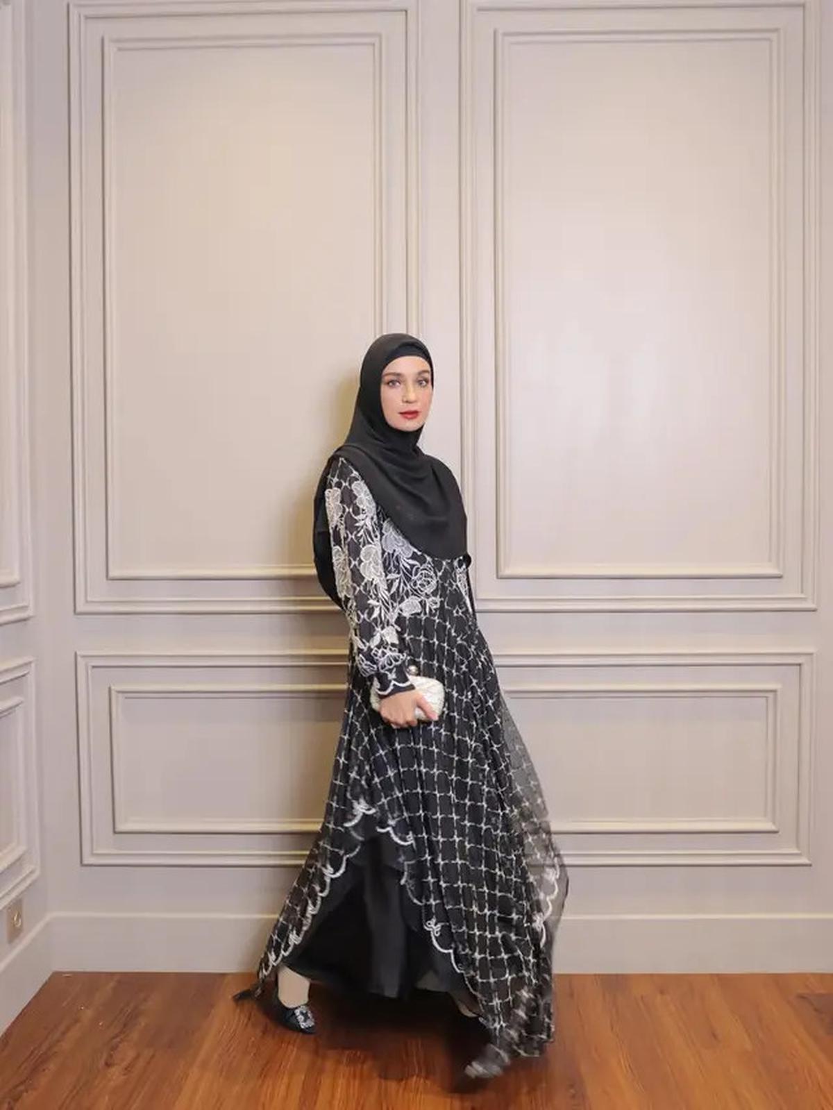 Model Long Dress Brokat Shiren Sungkar di Resepsi Luna Maya, Ini Fotonya