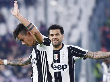 Striker Juventus, Paulo Dybala, merayakan gol yang dicetaknya ke gawang Palermo pada laga Liga Italia di Stadion Juventus, Italia, Jumat (17/2/2017). Juventus menang 4-1 atas Palermo. (EPA/Alessandro Di Marco)
