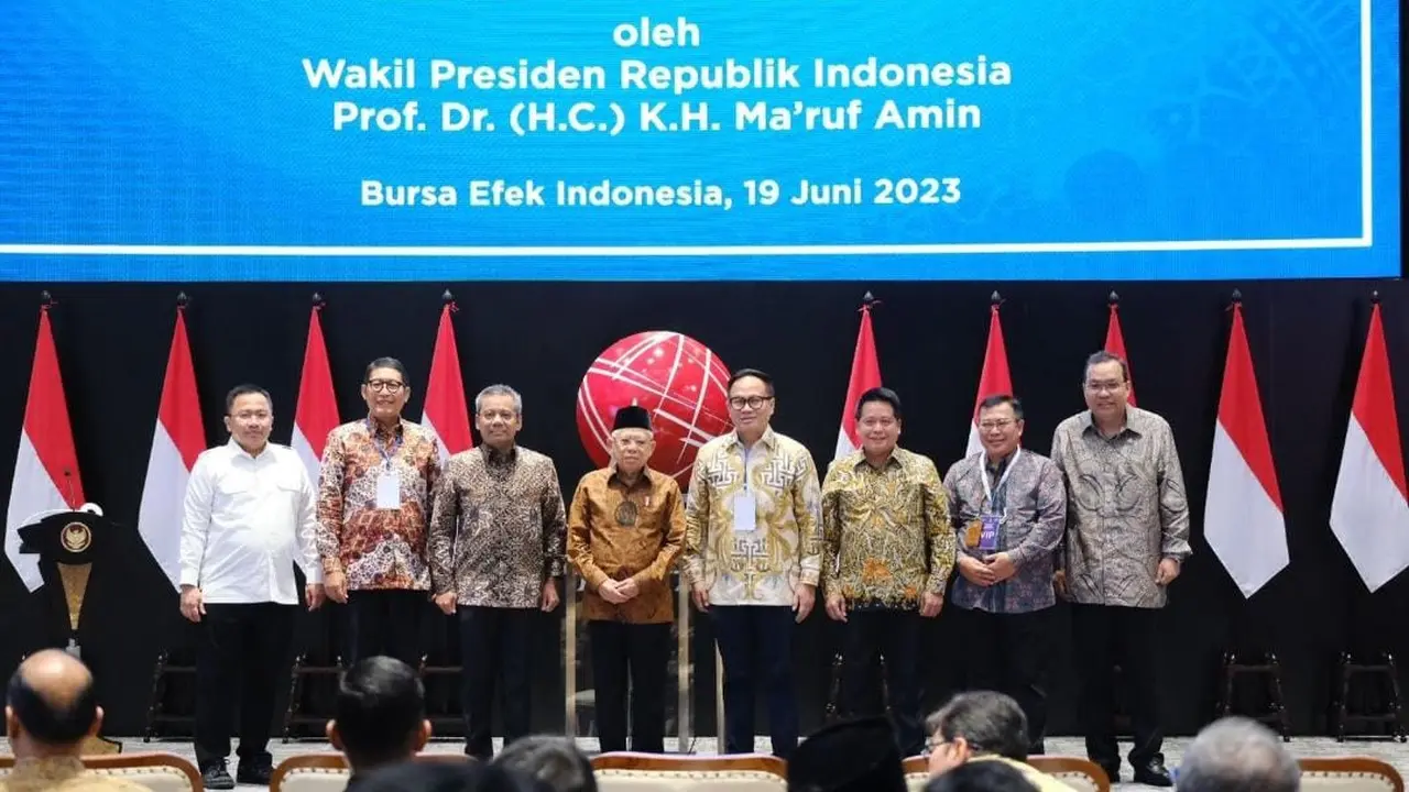 Seremoni penerbitan efek beragun aset syariah berbentuk Surat Partisipasi (EBAS-SP) bernama EBAS-SP-SMF-BRIS01 yang pertama di Indonesia, Senin (19/6/2023).  (Foto: BSI)