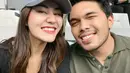 Potret manis lainnya diunggah di story Instagram. Memperlihatkan selfie Aaliyah dan Thariq yang tersenyum bahagia dengan outfit kasual. [Foto: Instagram/aaliyahthoriq.ofc]