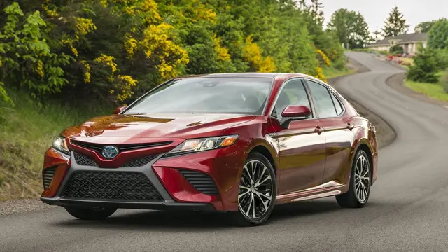 Piston Bermasalah, Ribuan Toyota Camry 2018 Kena Recall - Otomotif ...