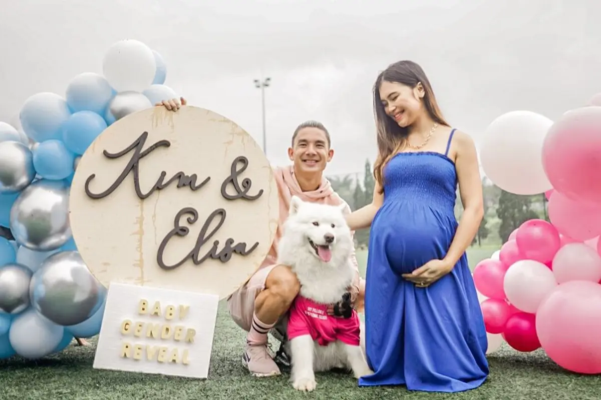 7 Potret Kim Kurniawan dan Istri Umumkan Jenis Kelamin Anak Pertama