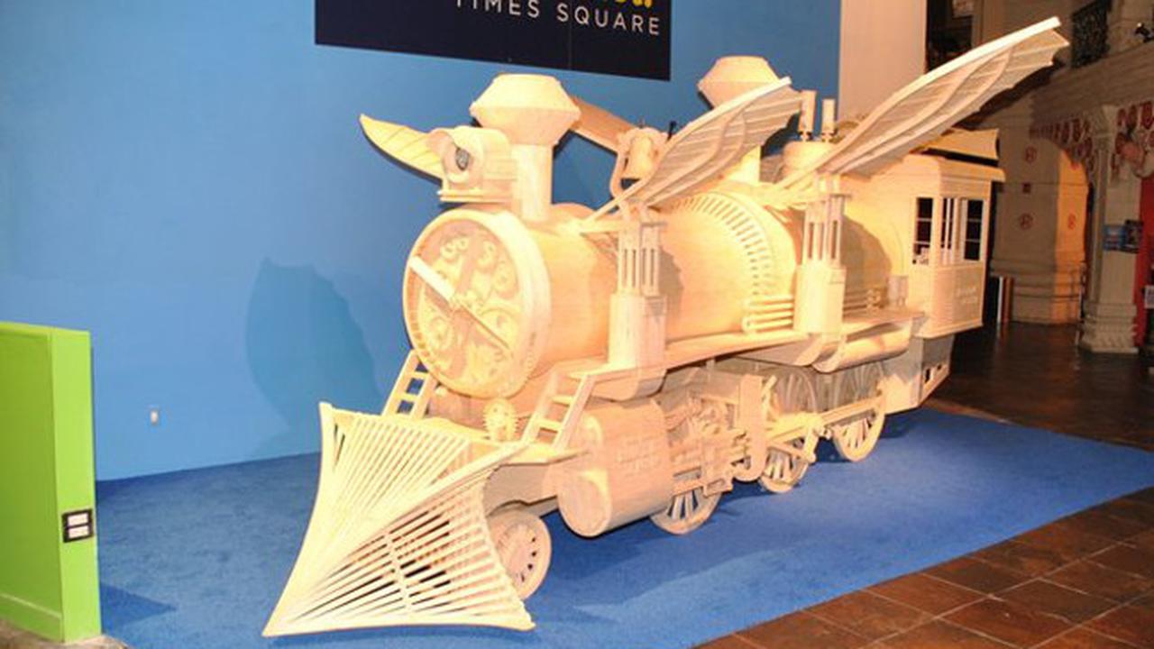Kereta yang Terbuat dari Jutaan Batang Korek Api