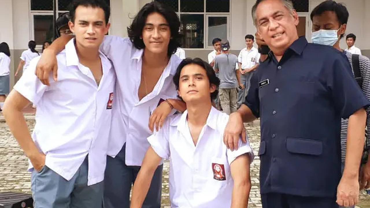 6 Potret Kenangan Joshua Pandelaki dengan Rekan Selebriti, Artis Senior yang Hangat