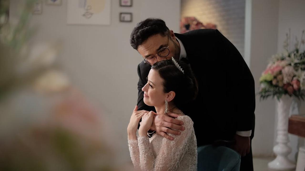 Kimberly Ryder Unggah Foto Mesra Hari Valentine, Ternyata Adegan Bareng Surya Saputra - Lawan Main di Serial WAKTU KEDUA