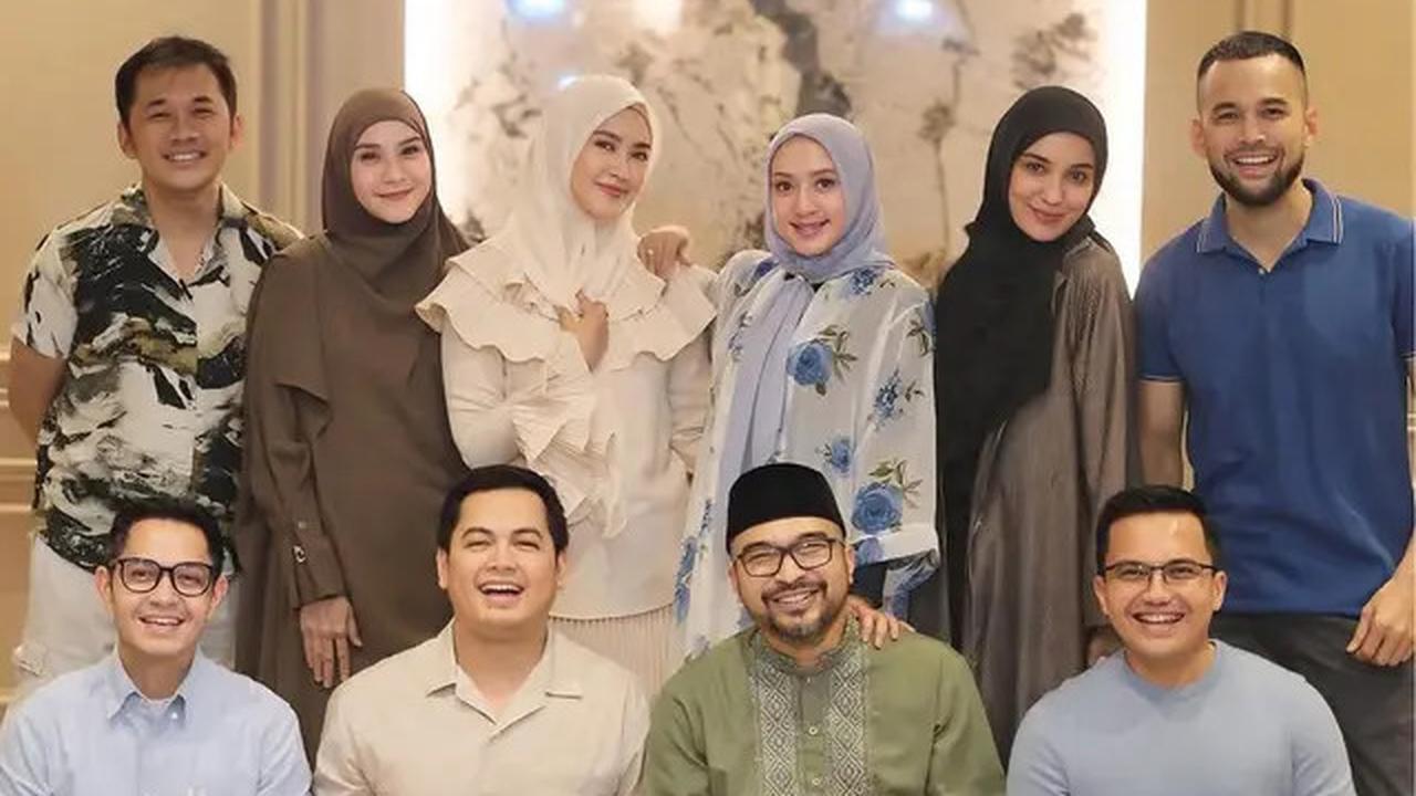 6 Potret Silaturahmi Artis di Rumah Teuku Wisnu dan Shireen Sungkar, Temu Kangen