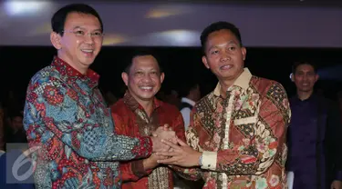 Ki-ka: Gubernur DKI Jakarta, Basuki Tjahaja Purnama,  Mantan Kalpoda Metro Jaya, Irjen Pol Tito Karnavian dan Kalpoda Metro Jaya, Irjen Pol Moechgiyarto saat acara Pisah Sambut Kapolda Metro Jaya, Jakarta, Senin (21/3). (Liputan6.com/Herman Zakharia)