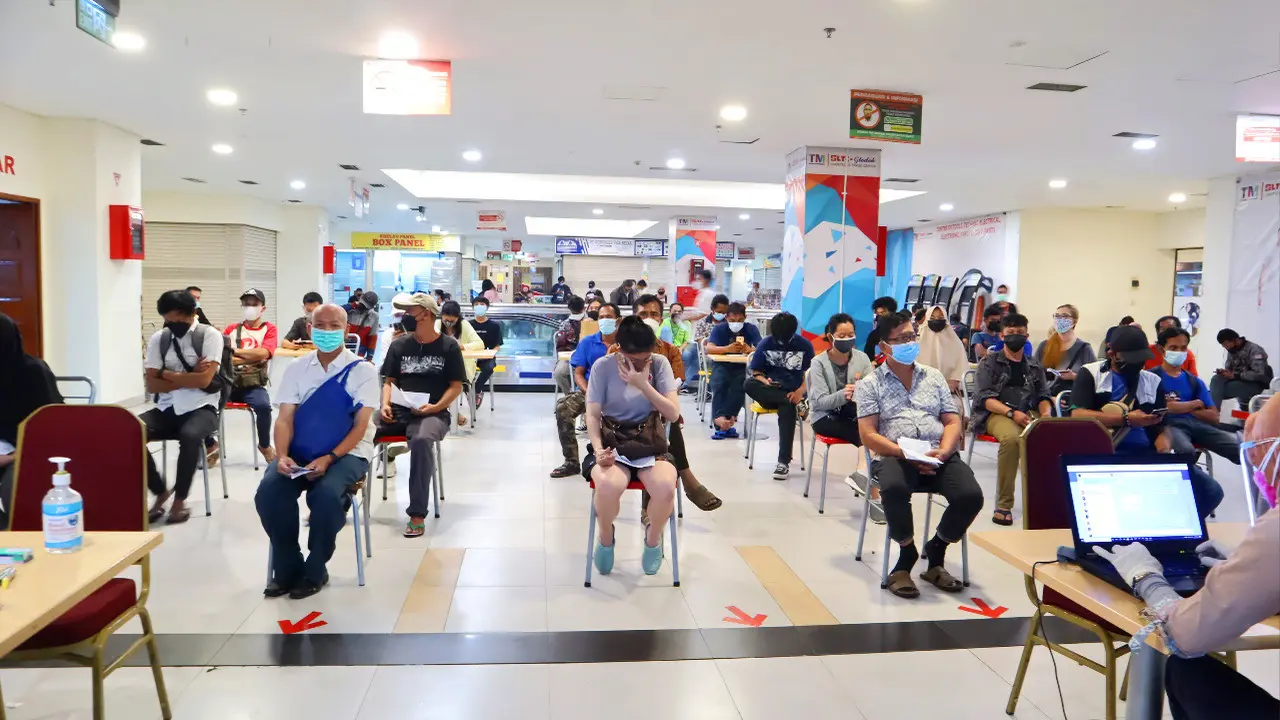 Lindeteves Trade Center (LTC) Glodok dan Harco Glodok Jakarta Barat menggelar vaksinasi Covid-19.