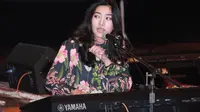 Bukan Boneka, Isyana Sarasvati Sudah Main Piano Sejak Kecil