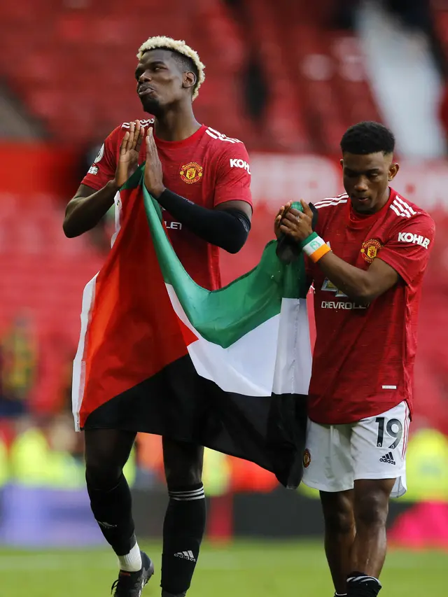 Pogba dan Diallo Kibarkan Bendera Palestina di Old Trafford