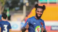 Yanto Basna mewakili PT Prachuap FC akan memperkuat Thai League All Stars untuk menghadapi Timnas Thailand pada laga uji coba yang digelar Sabtu (14/11/2020). (dok. PT Prachuap FC).