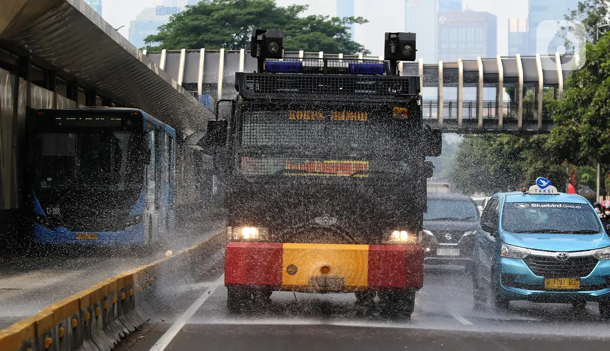 Kegiatan ini diawali dengan apel bersama di Silang Barat Monas. (Liputan6.com/Angga Yuniar)