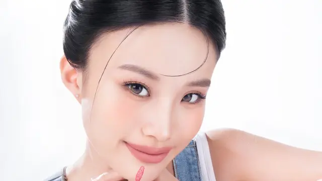 Tampil Cantik Saat Silaturahmi Lebaran Sepanjang Hari dengan Lipstik yang Ringan dan Anti Crack