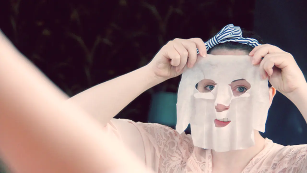 Jaga Kulit Sehat Alami, Liza Natalia Pilih Pakai Masker Bekicot