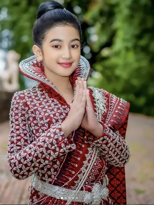 Dirinya merupakan sosok bangsawan. Putri Norodom juga berdarah Prancis dari sang ayah.  [Foto: Norodom-Jenna/ Instagram]