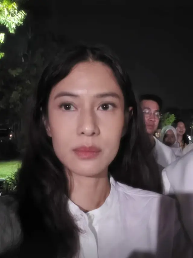 Reuni Geng Cinta di Festival Lampion Borobudur, Gaya Serasi Dian Sastrowardoyo, Adinia Wirasti, dan Sissy Prescillia Curi Perhatian