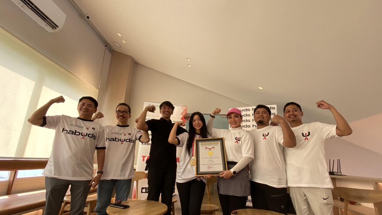 Peluncuran Aplikasi Kesehatan dan Kebugaran Karya Anak SMA ‘HABUDS’ Serta Penyerahan Rekor MURI, di Jakarta Selatan, Minggu, 22 Oktober 2023.
