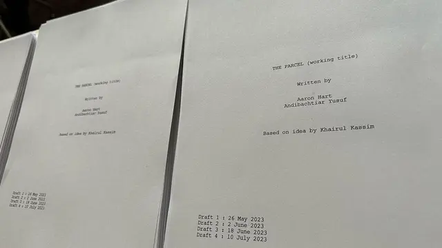 Naskah film The Parcel. (Foto: Dok. Instagram @andibachtiar)