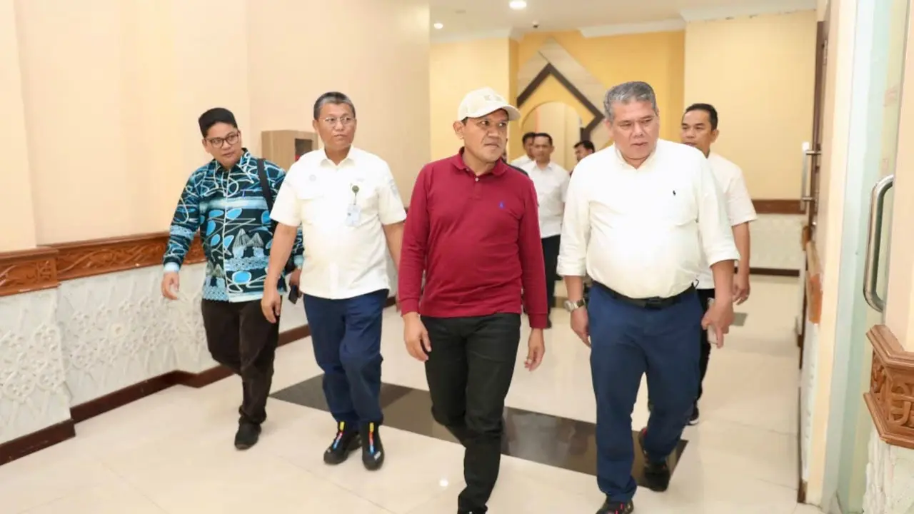 Rombongan Wali Kota Batam ikut serahkan donasi bencana ke Sumatra. (Istimewa)