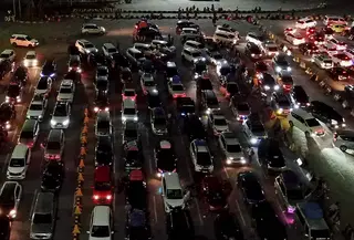 Berdasar data Posko Angkutan Lebaran 2025 per H-4 atau 27 Maret 2025 pukul 23.59 WIB, sebanyak 109.764 unit kendaraan, baik roda dua, empat atau lebih telah menyeberang dari Pelabuhan Merak, Banten menuju Pelabuhan Bakauheni, Lampung. (Liputan6.com/Herman Zakharia)