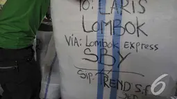 Jelang Bulan Ramadhan pemesanan Texstil meningkat khususnya di luar pulau Jawa, Tanah Abang, Jakarta, Rabu (25/6/2014) (Liputan6.com/Johan Tallo)