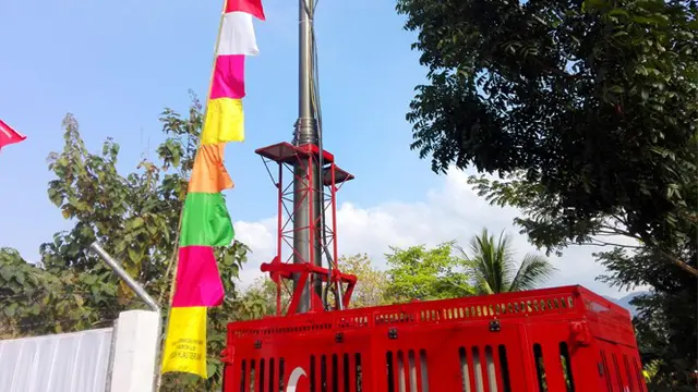BTS mobile Telkomsel (biasa disebut Mobile COMBAT) sebagai pendukung jaringan seluler di Alor, Nusa Tenggara Timur. Liputan6.com/Corry Anestia