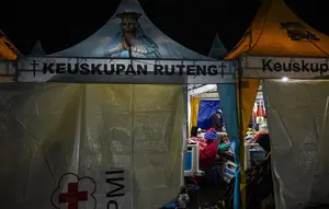 Korban Gempa Dirawat di Tenda Darurat Rumah Sakit Ruteng