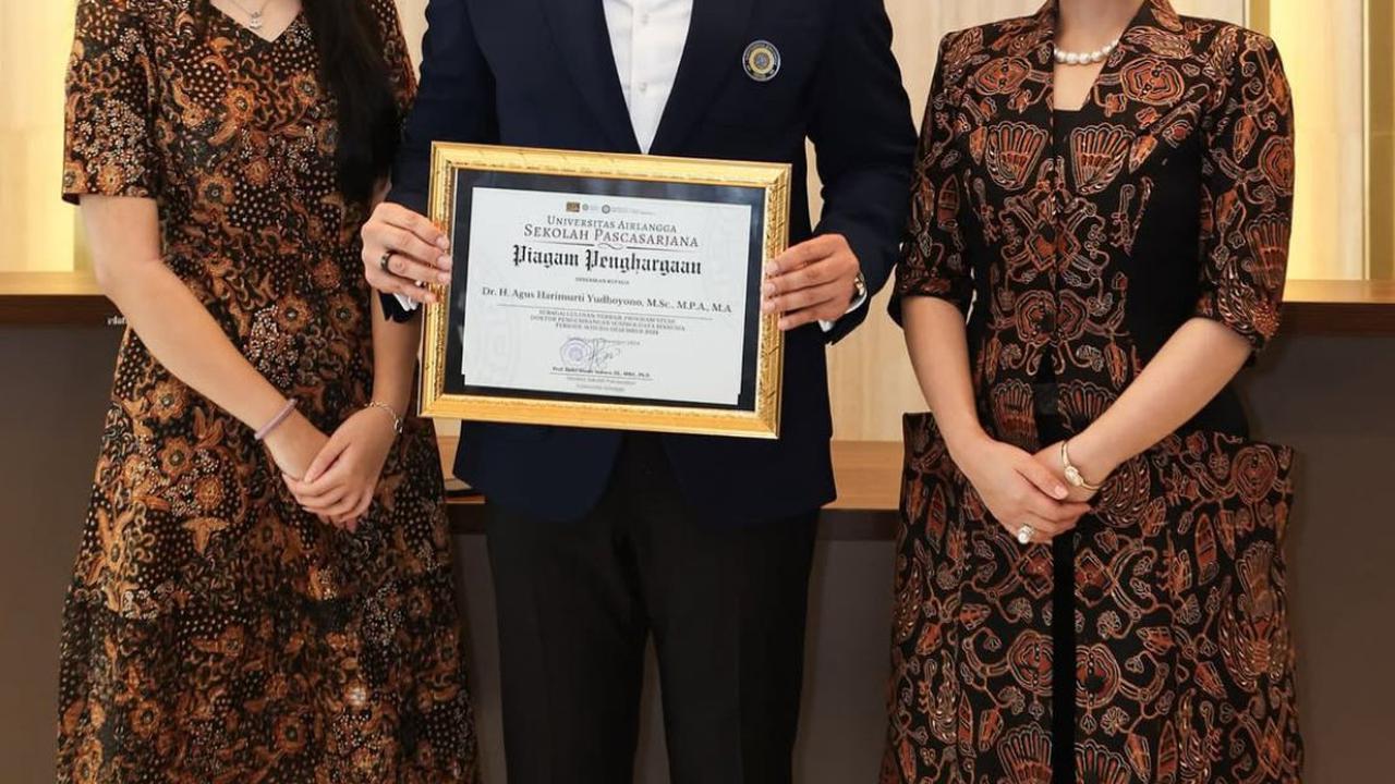 7 Potret Annisa Pohan Setia Dampingi AHY Wisuda, Sorotan Kecantikan dan Keharmonisan Keluarga yang Memukau