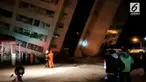Gempa 6,4 SR mengguncang Taiwan Selasa malam waktu setempat. Akibatnya, sebuah hotel ambruk dan warga panik menyelamatkan diri.