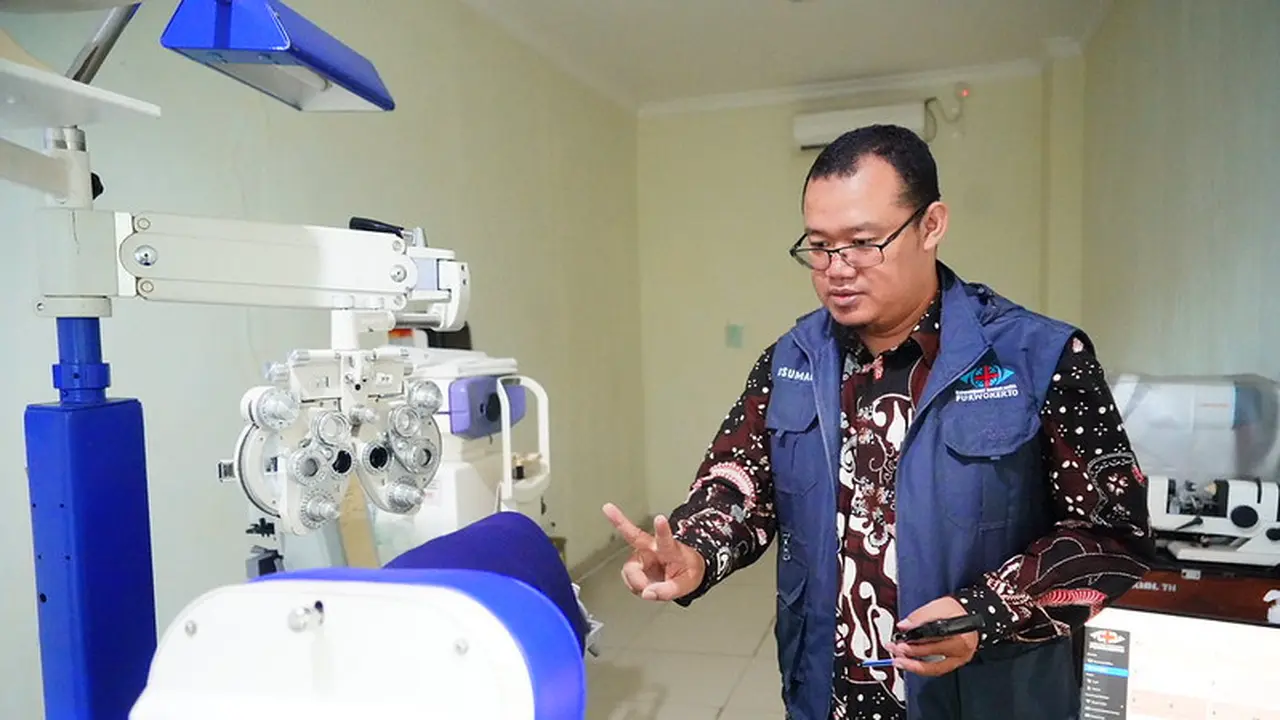 Persiapan sebelum operasi katarak di RSKM Purwokerto. (Foto: Dok Kemenkes)