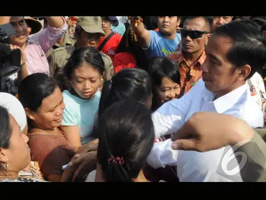 Joko Widodo menyambangi pemukiman kumuh di Waduk Pluit, Penjaringan, Jakarta, Kamis (24/7/2014) (Liputan6.com/Herman Zakharia)