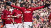 Manchester United sukses memetik tiga poin berkat kemenangan 2-0 atas tamunya Everton pada laga pekan ke-28 Premier League 2023/2024 di Old Trafford Stadium, Manchester, Sabtu (9/3/2024). Kemenangan yang belum mampu mengangkat posisi Setan Merah dari peringkat ke-6 klasemen sementara dengan koleksi 47 poin ini dihasilkan lewat dua gol tendangan penalti dari Bruno Fernandes dan Marcus Rashford di babak pertama. (AP Photo/Dave Thompson)