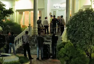 Polisi melakukan olah TKP di Perumahan Bukit Baja Sejahtera (BBS) 3, Kota Cilegon, tempat ditemukannya seorang bocah berusia 9 tahun tewas bersimbah darah. (Foto: Istimewa).