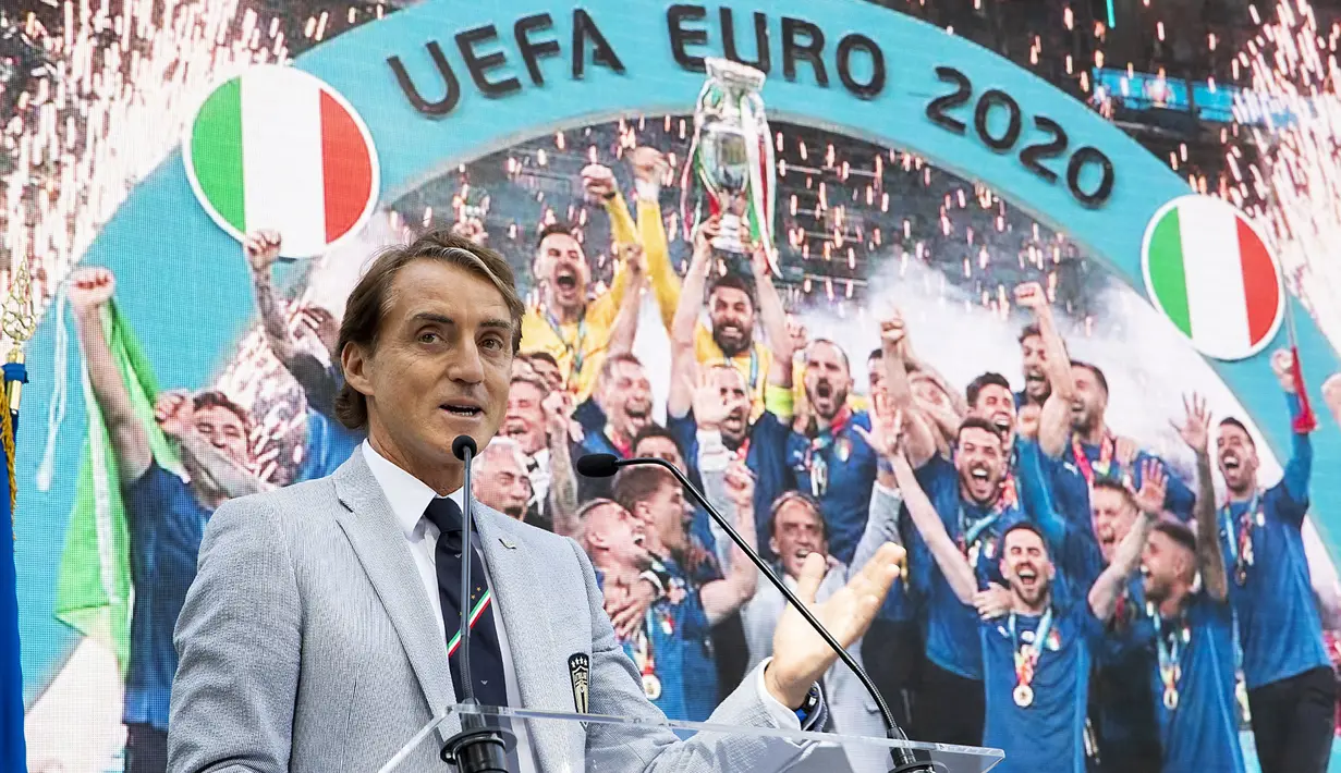 Roberto Mancini pernah menorehkan 34 pertandingan tak terkalahkan dan 16 kemenangan secara beruntun. Selain itu, skuat asuhannya juga pernah menorehkan kemenangan besar dengan jumlah gol yang lebih dari rata-rata. (Foto: AFP/Quirinale Press Office/Handout)