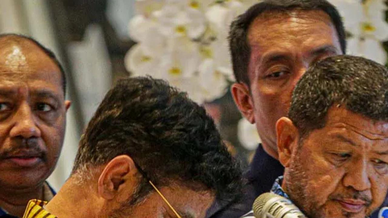 "Alasan saya adalah ada proses hukum yang saya hadapi dan saya harus siap hadapi secara serius," sambungnya.<br>