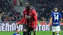 Fikayo Tomori. Bek tengah Inggris berusia 24 tahun ini didatangkan AC Milan dari Chelsea pada Januari 2021 dengan status pinjaman. Langsung masuk skuat utama, ia tampil 17 laga di Liga Italia dengan torehan 1 gol. Pada musim 2021/2022 ini statusnya dipermanenkan oleh Rossoneri. (AFP/Tiziana Fabi)