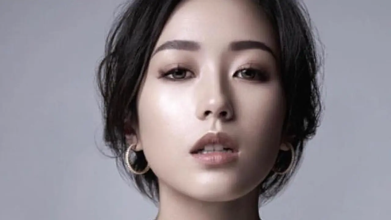 [Bintang] Flawless Bak Perempuan Jepang, Cantiknya Ling Ling Menantu Keluarga Bakrie dengan Dandanan Glowing