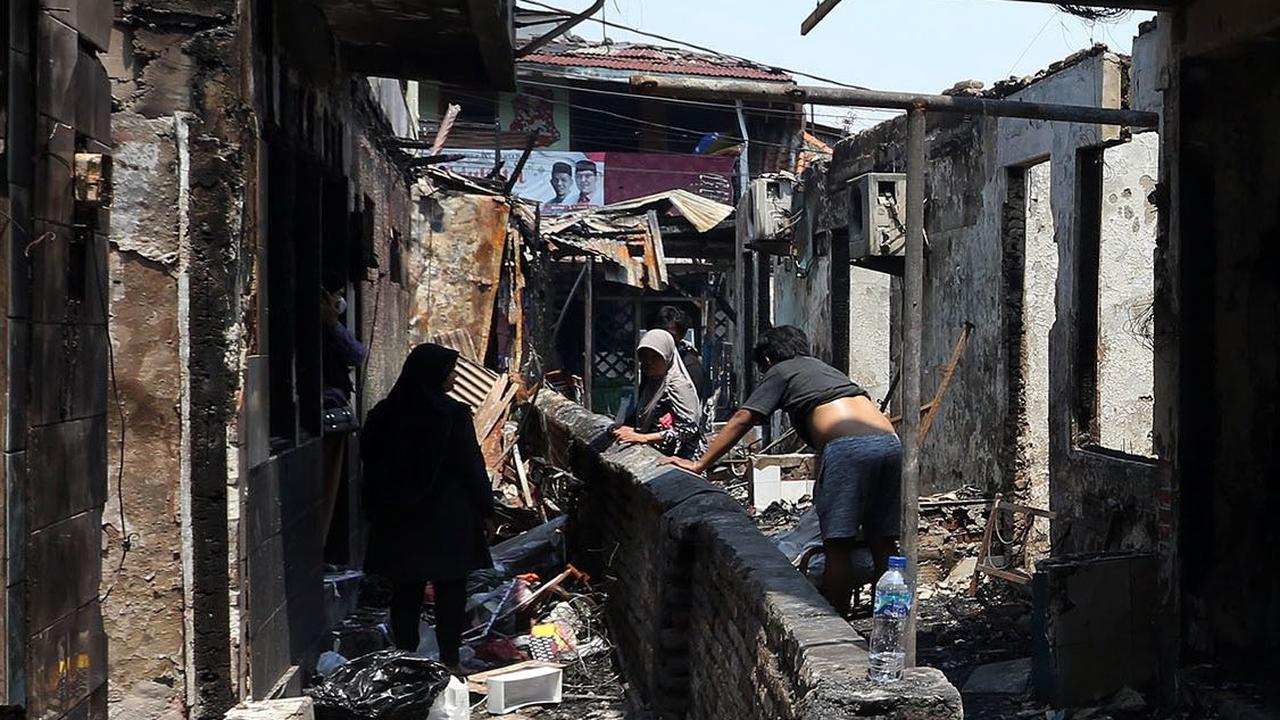 Dalam musibah itu telah menghanguskan bangunan-bangunan yang dihuni 196 Kepala Keluarga (KK).