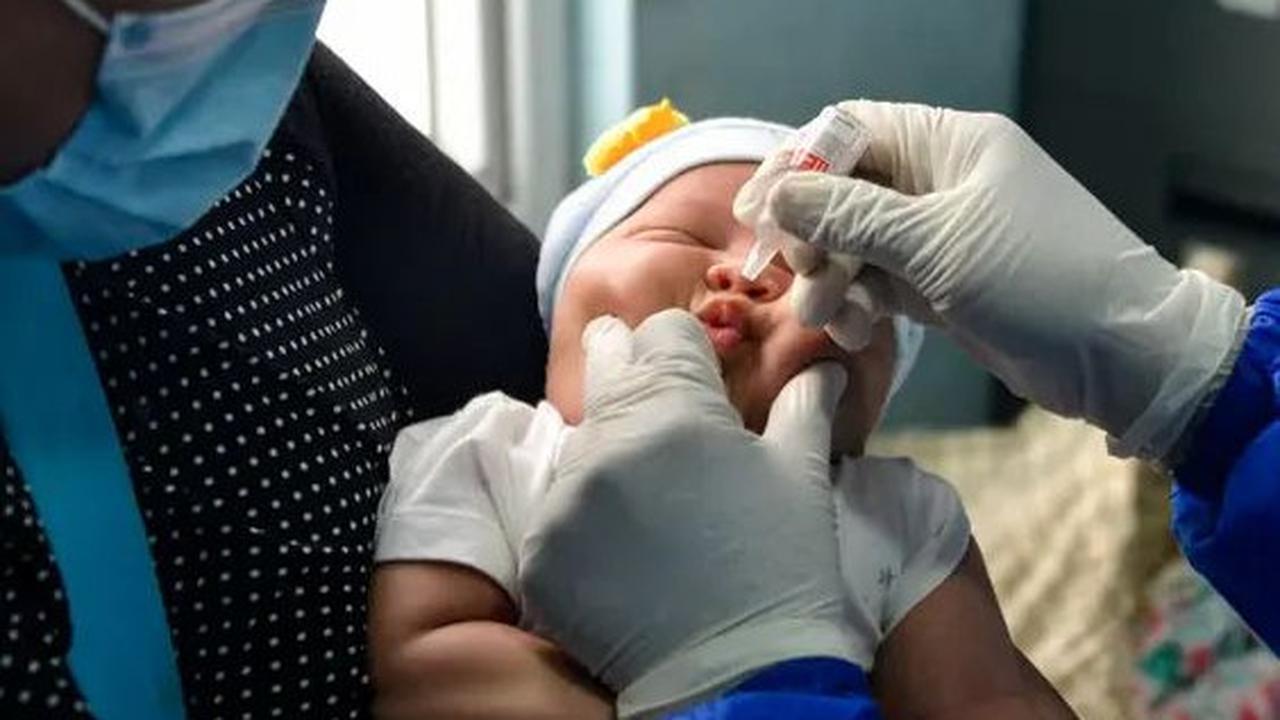 Mencegah anak untuk tidak terinfeksi Polio penting.&nbsp;